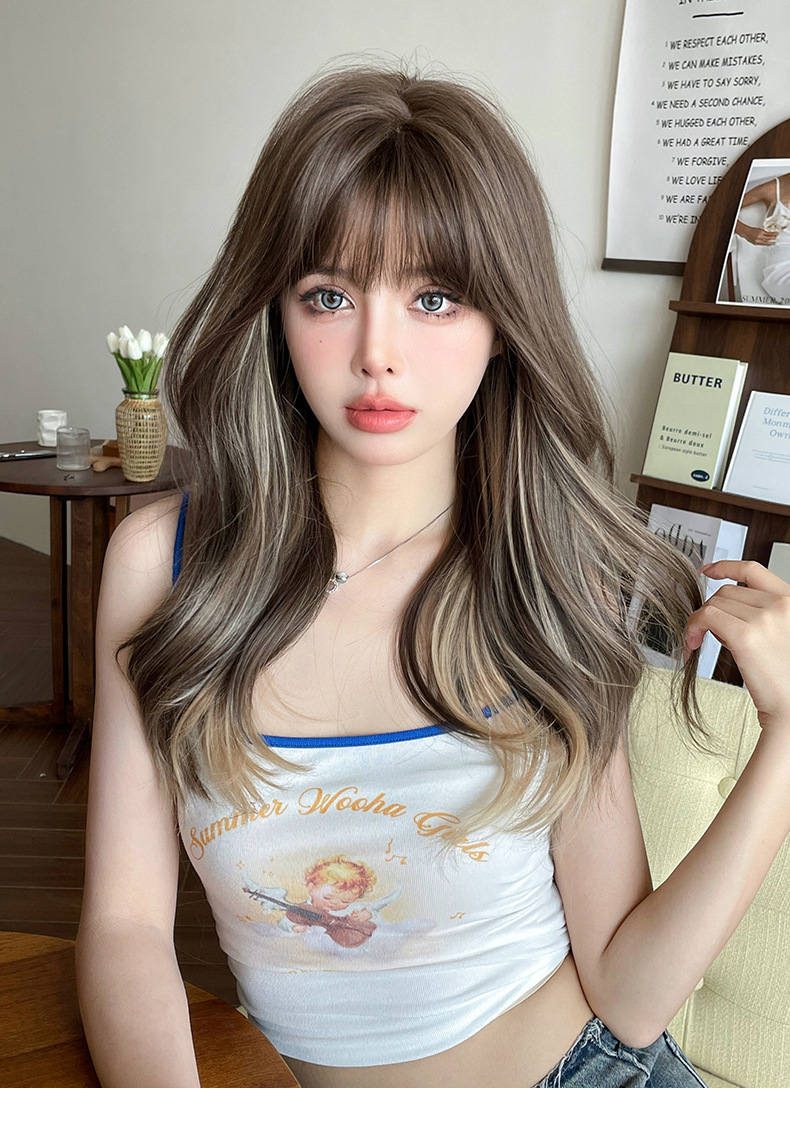 Long wavy off-white highlighted wig, 55cm, by InTheMask by MOLIS, showing textured gradient hair with soft waves.