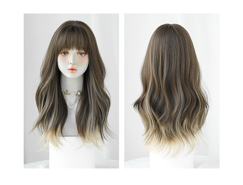 Long wavy off-white highlighted wig by InTheMask by MOLIS, 55cm gradient hair with soft waves and natural texture.