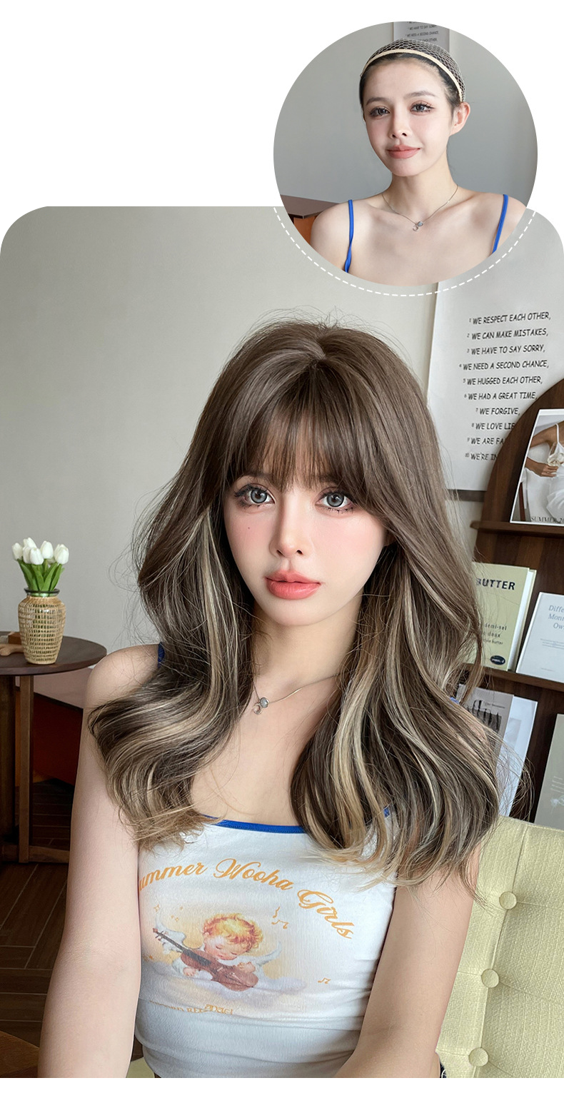 Long wavy off-white highlighted wig with gradient color, 55cm length, by InTheMask by MOLIS, showcased on a mannequin head.