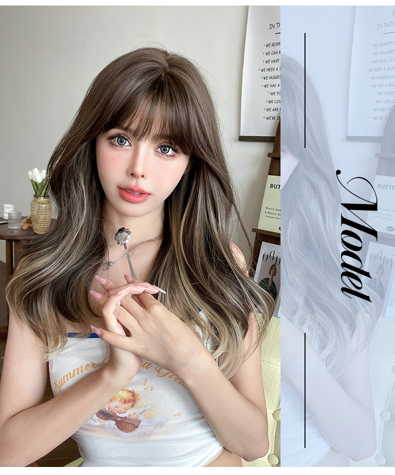 Long wavy off-white highlighted wig by InTheMask by MOLIS, 55cm with gradient color and natural wave texture.