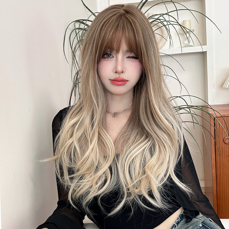 Long curly wig in light brown flaxen gradient, 67cm, by InTheMask by MOLIS, showcasing soft, flowing hair with natural waves.