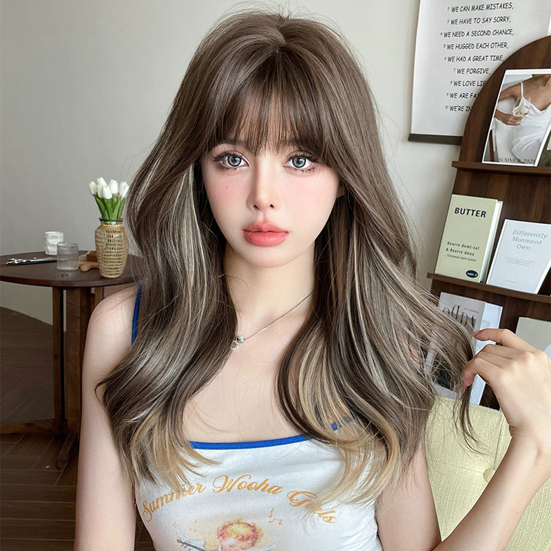 Long wavy off-white highlighted wig by InTheMask by MOLIS, 55cm with gradient color and flowing textured hair.