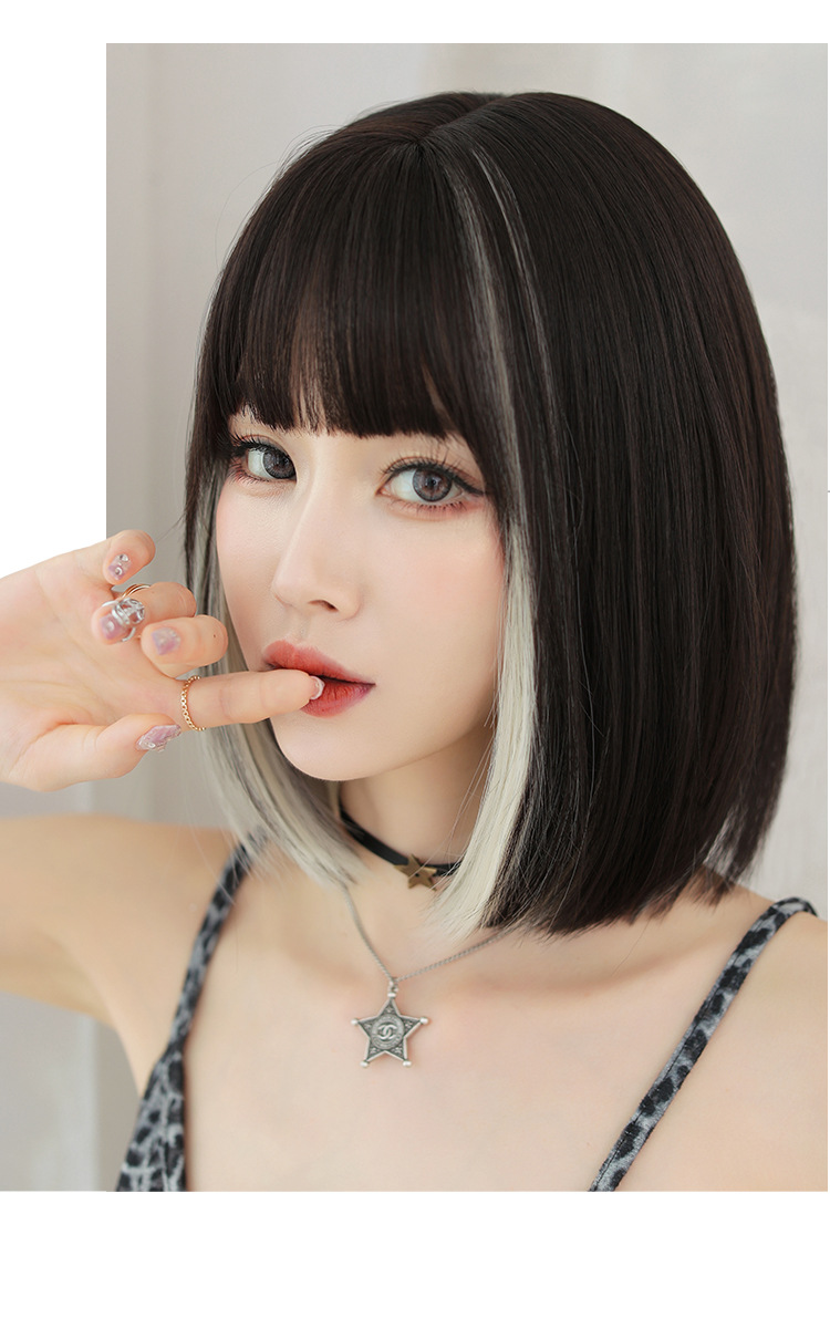Inthemask by Moli's short straight black and gray wig with flush bangs, 33cm length, featuring a sleek, stylish look.